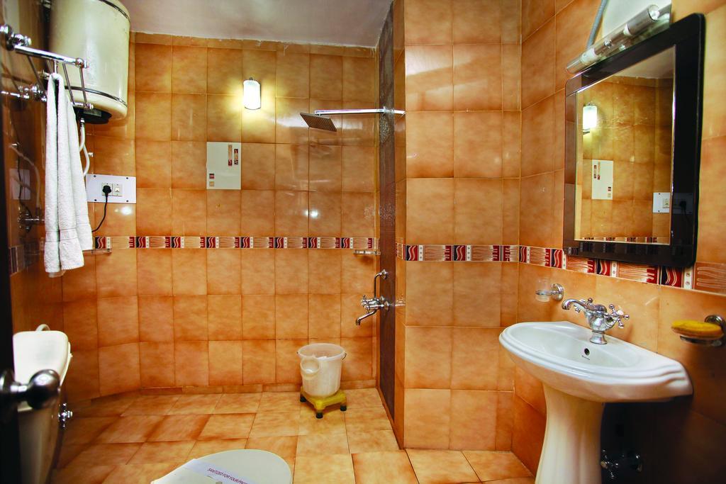 Hotel Pride Continental Srīnagar Zimmer foto