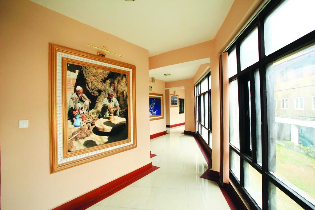Hotel Pride Continental Srīnagar Exterior foto